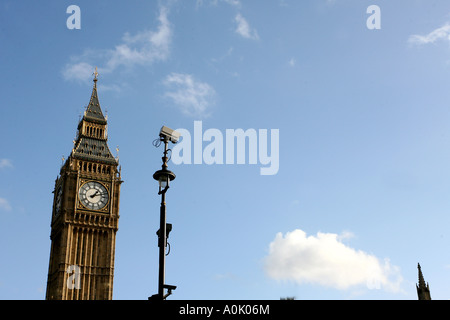 Big Ben und Sicherheit Kamera Parliament Square London England Stockfoto