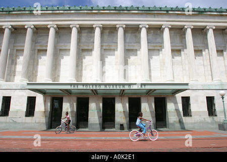 Toledo Ohio, Kunstmuseum, Ausstellungsausstellung Sammlung Ausstellungsverkauf fördern, Bildung, Geschichte, Gemälde, Skulpturen, Schwarze Mädchen, Fahrrad, Radfahren, ridi Stockfoto