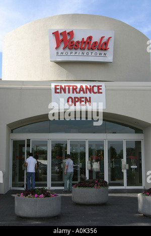 Toledo Ohio, Westfield Shoppingtown, Einkaufspassage, Einzelhandel, Banner, Markt, Währung, Geld, Ankündigung, Werbung, Eingang offen, Shopping Shopper Shopper Shop Stockfoto