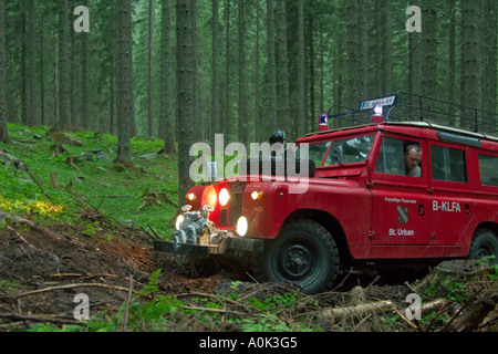 1960er Jahren montiert Land Rover Serie 2a 109 Station Wagon LWB als ein Feuerwehrauto mit Pumpe nach vorne, Umwandlung von Rosenbauer. Stockfoto