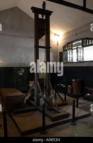 Die Guillotine im Gefängnis Hoa Lo - die berühmt-berüchtigten Hanoi Hilton in Hanoi Stadt, Vietnam Stockfoto