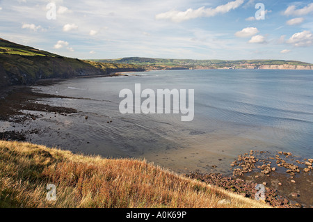 North Yorkshire Küste von Ravenscar Blick auf Robin Hoods Bay. Stockfoto