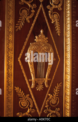 Russland Russische Föderation, St. Sankt Petersburg, Alexandrinsky National Drama Theatre Theater, Türdetails im Inneren Carving Imperial Foyer Lobby, I Stockfoto