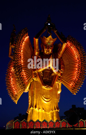 Tausend Augen und Hände der barmherzigen Gott. Die Laterne ist inspiriert durch den Gott im Tempel Kai Feng, Südchina. Stockfoto