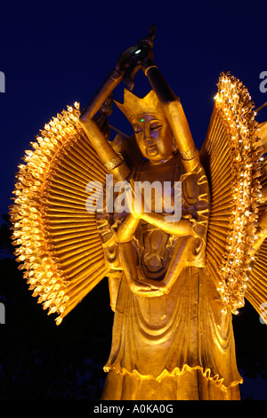 Tausend Augen und Hände der barmherzigen Gott. Die Laterne ist inspiriert durch den Gott im Tempel Kai Feng, Südchina. Stockfoto