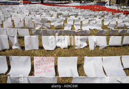 AIDS-Memorial mit Worten nur Menschen, denken Sie daran, die Krankheit nicht diskriminiert, haben Victoria Vancouver Island Kanada Stockfoto