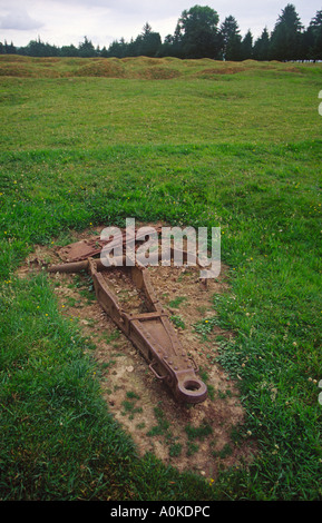 Überreste von WW1 Lafette bei Neufundland Memorial Park (erhaltene Schlachtfeld) Le Hamel The Somme France Stockfoto