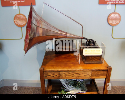 Frühen Phonographen erfunden von Thomas Elva Edison wird auf dem Display in einem Museum in seiner Kindheit Stadt Port Huron Michigan Stockfoto