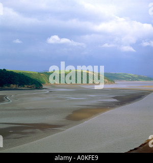 Blick über die Taf-Mündung von in der Nähe von Dylan Thomas Bootshaus Laugharne Carmarthenshire Wales UK KATHY DEWITT Stockfoto