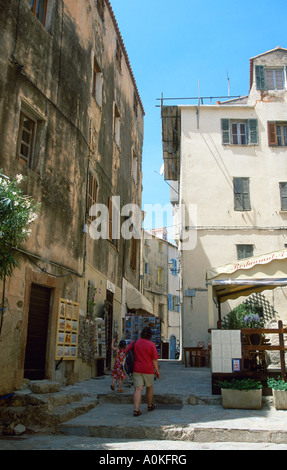 historische Straße in der Altstadt der Zitadelle. Calvi, Balagne, Korsika, Frankreich Stockfoto