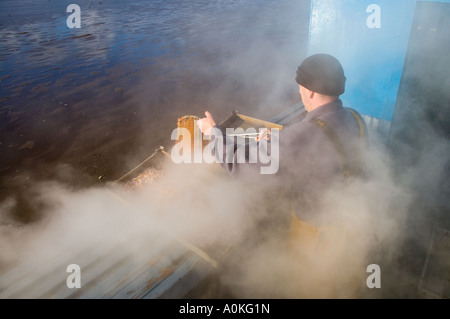 Kommerzielle Meeresfrüchte Muscheln Krabbenfischerei mit modifizierten Zugfahrzeug, Southport, Merseyside uk Stockfoto