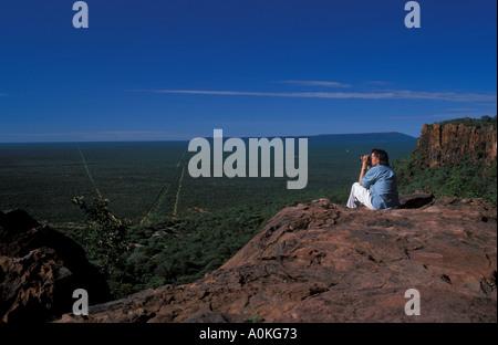 Blick von oben auf Waterberg Tablemountain über Falt Latiums mit Rindern reicht Waterberg Nationalpark Namibia Afrika Stockfoto