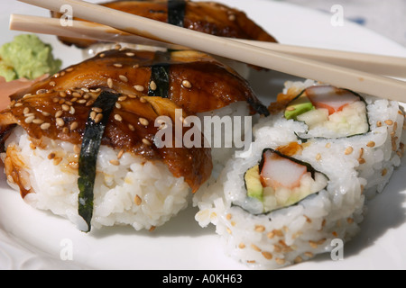 Sushi Aal und California Roll Stockfoto