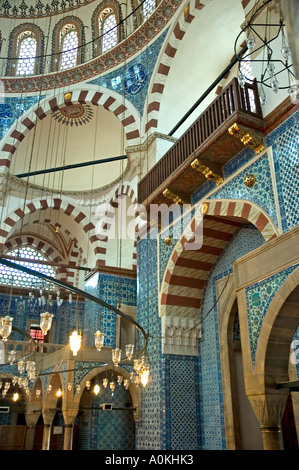 Innenwand, Fayencen aus Iznik Fliesen und Decke der Rustem Pasa Moschee, Istanbul, Türkei. DSC 7094 Stockfoto
