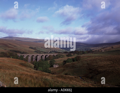 Ein Viadukt in der Nähe von Steinhaus auf der Settle Carlisle Eisenbahnlinie hoch in den Yorkshire Dales Stockfoto