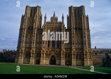Die Westfassade des Wells Cathedral in Wells, Somerset, England Stockfoto