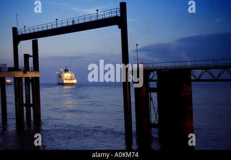 P O Nordsee Fähre Pride of Rotterdam Abfahrt Rumpf Hull Rotterdam Service Hull East Yorkshire Stockfoto