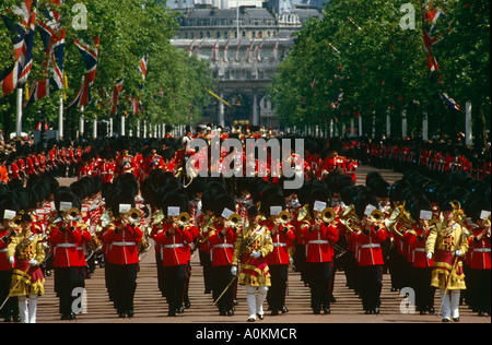 Trooping die Farbe-Zeremonie in London im Juni. Wächter-Band spielt in der Mall. Stockfoto
