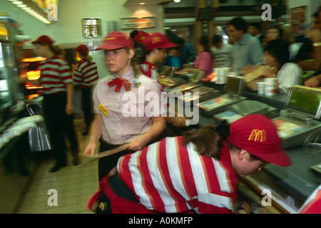 McDonalds, Dienst am Kunden in Brent Cross-Niederlassung in London, England Stockfoto