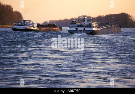 Tanker auf dem Rhein River in der Nähe von Karlsruhe Deutschland Stockfoto