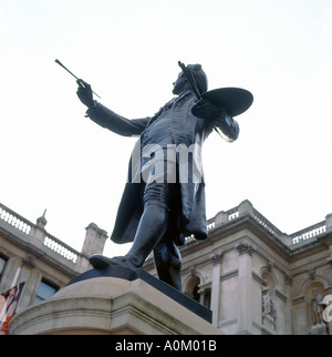 Statue von Sir Joshua Reynolds Bildhauers "Alfred Drury" in Burlington House Viereck Royal Academy of Art London UK Stockfoto