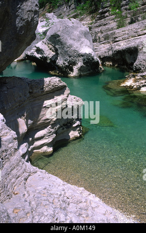 Der Fluss Verdon Carving Its Weg durch den Canyon du Verdon in Provence Frankreich Stockfoto