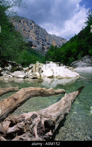 Der Fluss Verdon auf der Basis von The Canyon du Verdon In Süd-Frankreich Provence Stockfoto