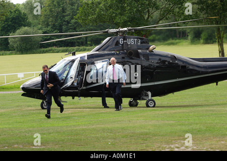 Ex-Vorsitzende der konservativen kommt Michael Howard in Tamworth Staffordshire in einem Hubschrauber Stockfoto