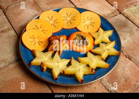 Ein Teller mit exotischen Früchten Scheiben. Stockfoto