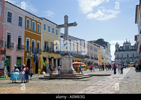 Cruzeiro-Platz mit zwei 2 Baianas im Vordergrund Salvador da Bahia Brasilien Stockfoto