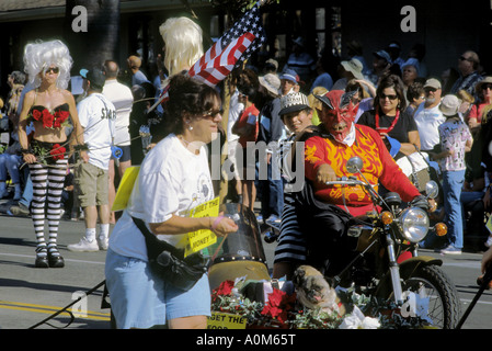 Die Pasadena-Doo-Dah-Parade findet statt in der Old Pasadena Altstadt Geschäften und Unterhaltungsmöglichkeiten Stockfoto