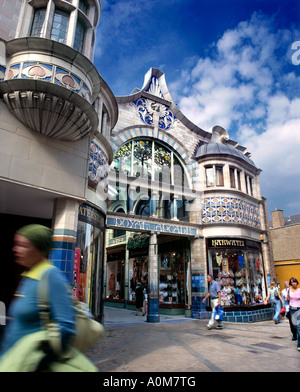 Der Eingang in die Royal Arcade Shopping Mall, Innenstadt von Norwich, Norfolk. Stockfoto