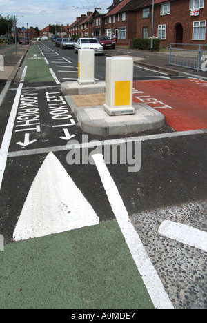 London Dagenham Becontree Nachlass des traditionellen Backstein gebaut Gehäuse Verkehrsberuhigung Installationen auf Rush Hour läuft Ratte Stockfoto