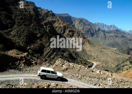 Oman-Interieur. Wilde Landschaft auf Straße von Al Hamra nach Bauten Jabal Akhdar überqueren. Stockfoto