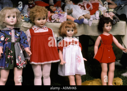 sortierten Sortiment Puppe Spielzeug blonde Brünette Flohmarkt Flohmarkt Stockfoto