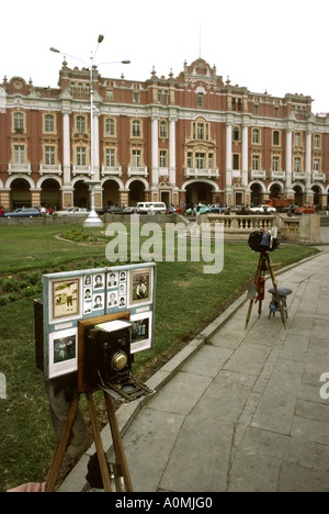 Plaza San Martin in Peru Lima Straßenfotografen zwei alte Kameras Stockfoto