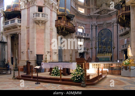 Nationalpalast von Mafra und Kloster in Portugal. Gehörte zu den Franziskanerorden. Barockbau. Stockfoto