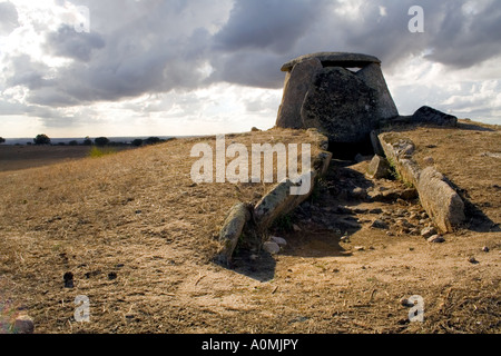 Tapadão Dolmen in Crato, die zweitgrößte in Portugal. Stockfoto