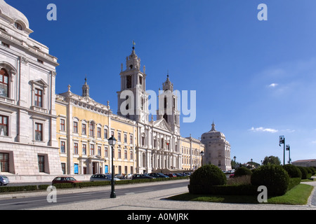 Nationalpalast von Mafra und Kloster in Portugal. Gehörte zu den Franziskanerorden. Barockbau. Stockfoto