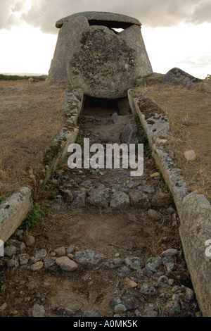 Tapadão Dolmen in Crato, die zweitgrößte in Portugal. Stockfoto