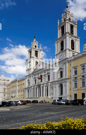 Nationalpalast von Mafra und Kloster in Portugal. Gehörte zu den Franziskanerorden. Barockbau. Stockfoto