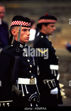 Schottische Wache auf der Hut vor Edinburgh Castle Edinburgh Schottland UK Stockfoto