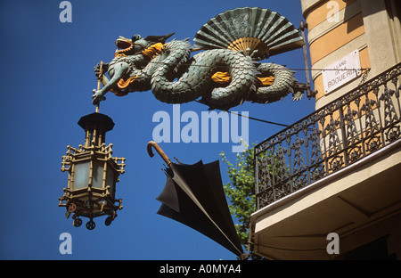 Drachen Schild Casa Quadros Las Ramblas Barcelona Spanien Stockfoto