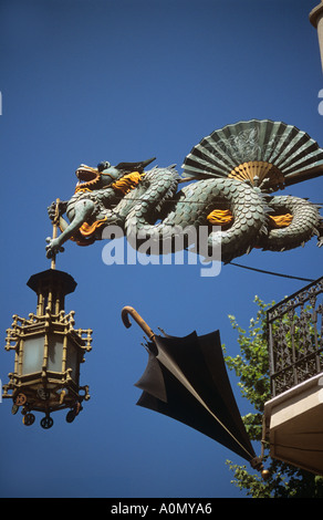Drachen Schild Casa Quadros Las Ramblas Barcelona Spanien Stockfoto