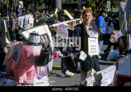 Die Pasadena-Doo-Dah-Parade findet statt in der Old Pasadena Altstadt Geschäften und Unterhaltungsmöglichkeiten Stockfoto