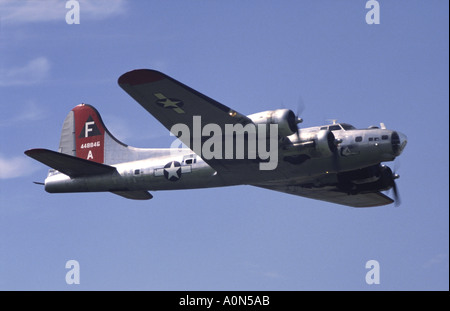 Boeing B - 17G Flying Fortress Sentimental Reise Durchflug Coventry Flughafen Display Stockfoto