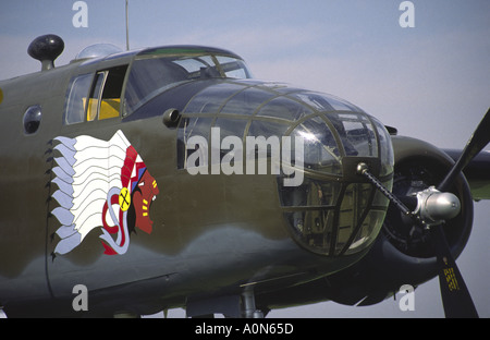 North American B-25 Mitchell Bomber Flugzeug in RAF Farben auf dem Display an der Coventry Flügel des Sieges Airshow Stockfoto