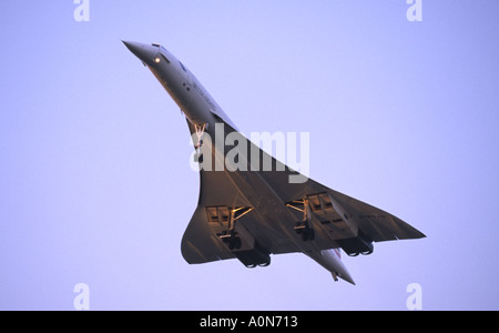 Concorde Flugzeug, British Airways, Landeanflug Flughafen Heathrow kurz vor Sonnenuntergang Stockfoto