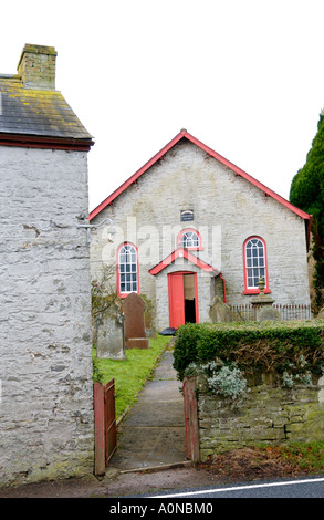 Bethel Baptist Kapelle am Pwllgloyw in der Nähe von Brecon Powys Wales UK erbaut 1855 mit zugehörigen Cottage für Prediger oder Hausmeister Stockfoto