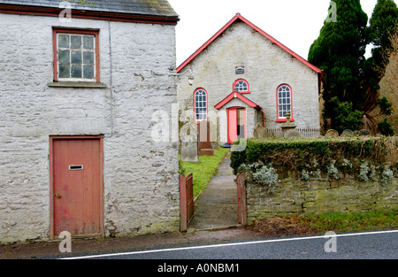 Bethel Baptist Kapelle am Pwllgloyw in der Nähe von Brecon Powys Wales UK erbaut 1855 mit zugehörigen Cottage für Prediger oder Hausmeister Stockfoto